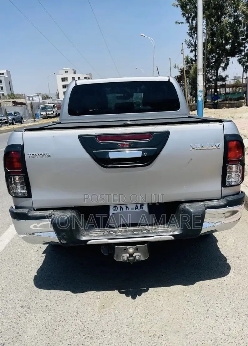 Toyota Hilux 2020 Silver