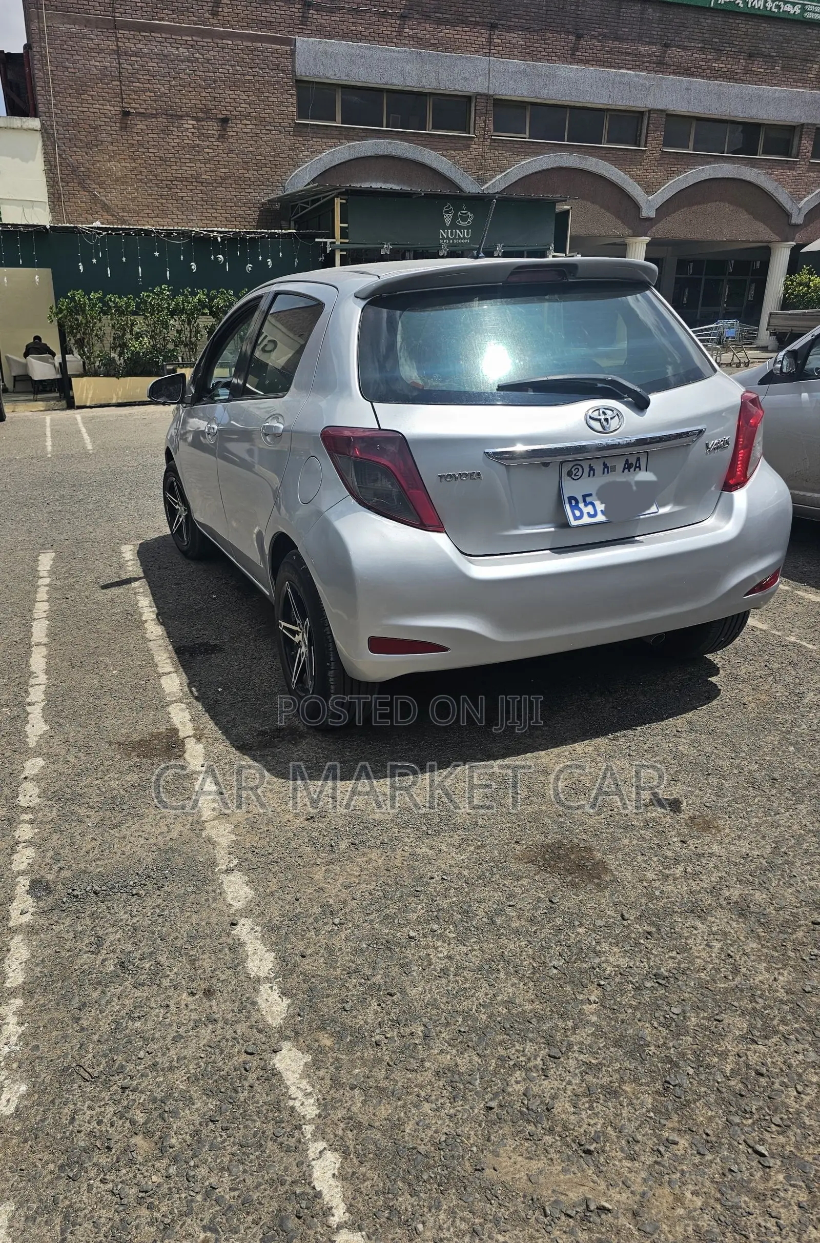 Toyota Yaris LE Hatchback 5dr 2013 Silver