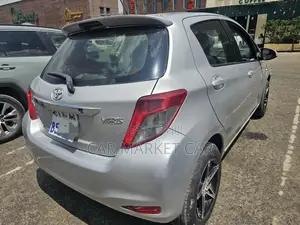 Toyota Yaris LE Hatchback 5dr 2013 Silver