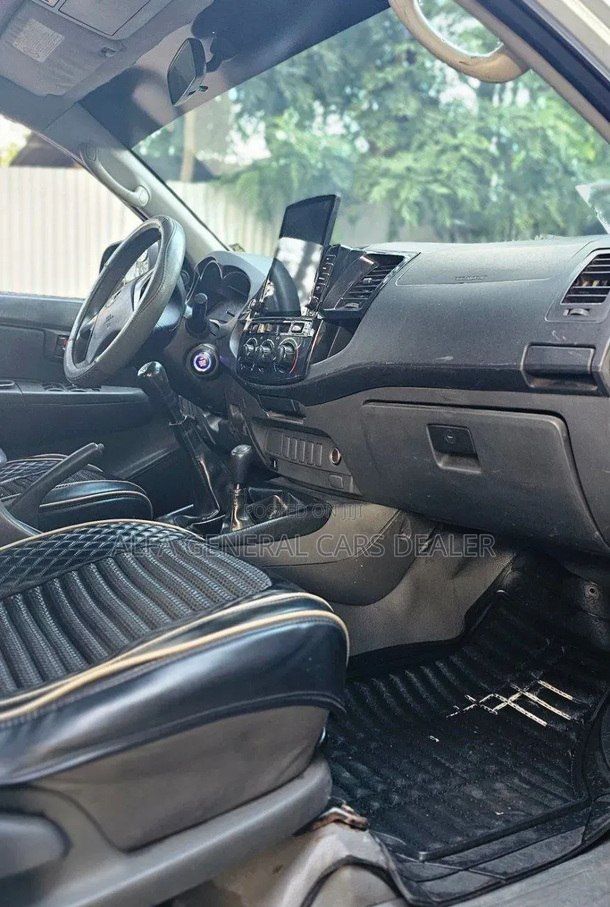 Toyota Hilux 2013