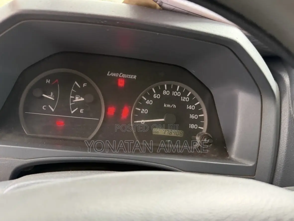 Toyota Land Cruiser 2016 White