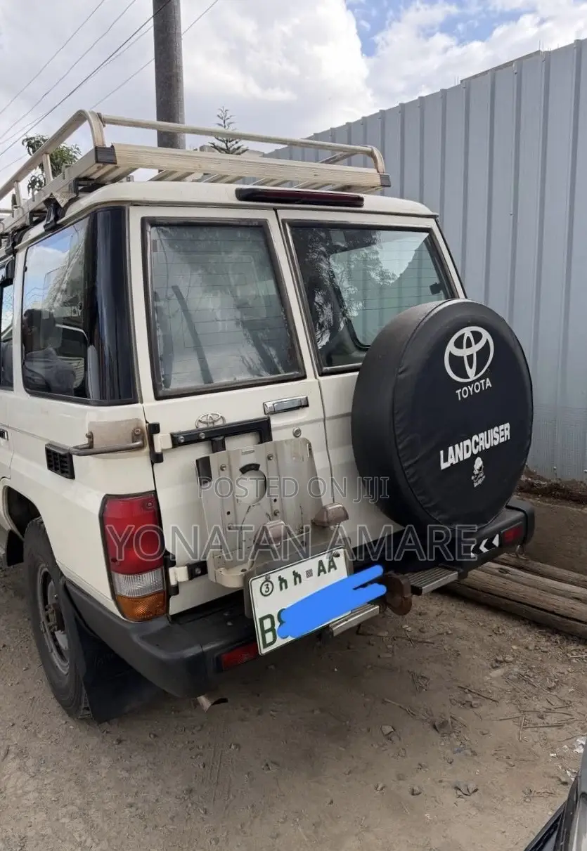 Toyota Land Cruiser 2016 White