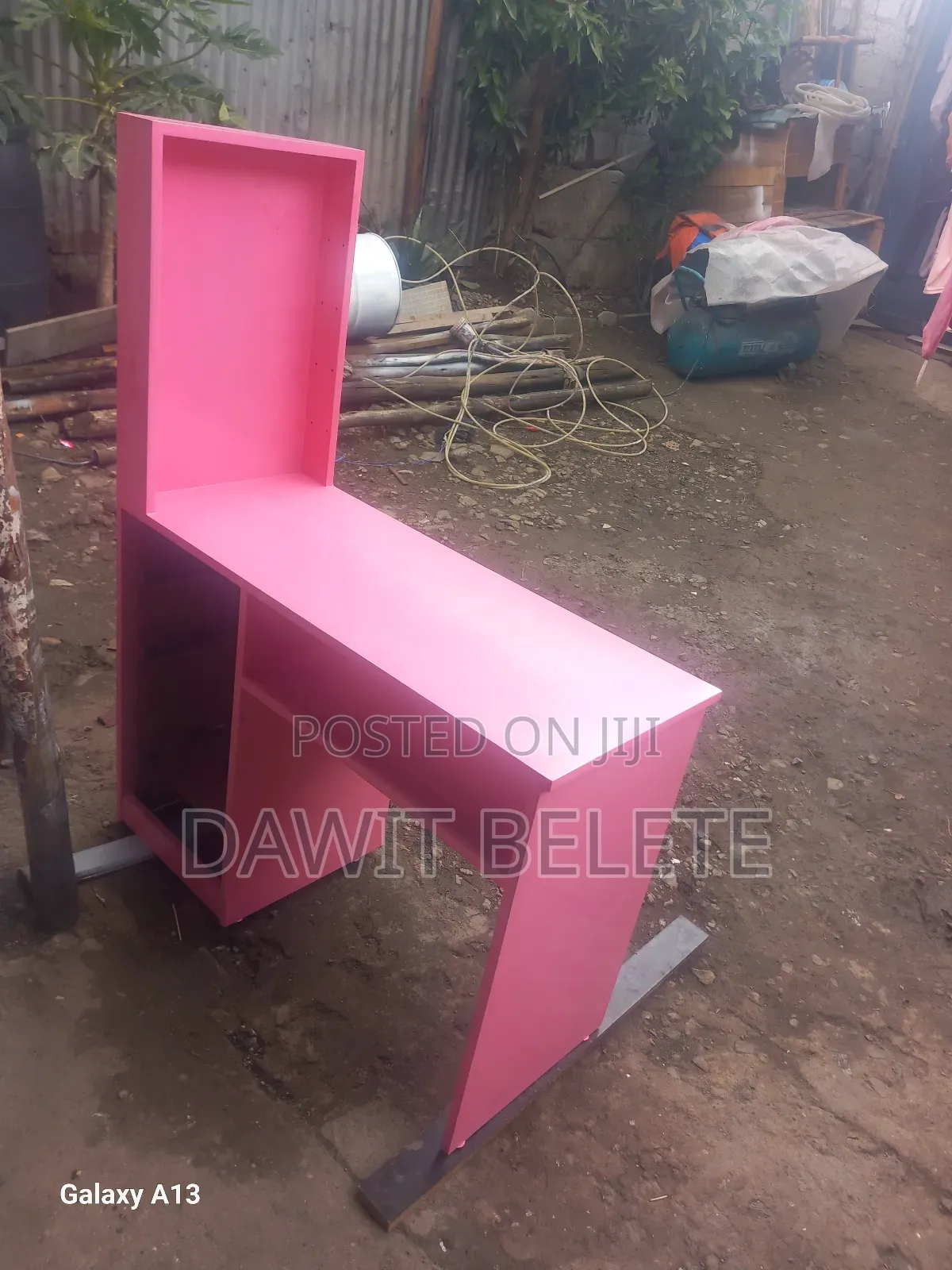 Nail Table