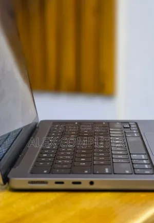 New Laptop Apple MacBook Pro M1 16GB Apple M1 Pro SSD 512GB