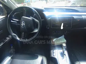 Toyota Hilux 2019 Gray