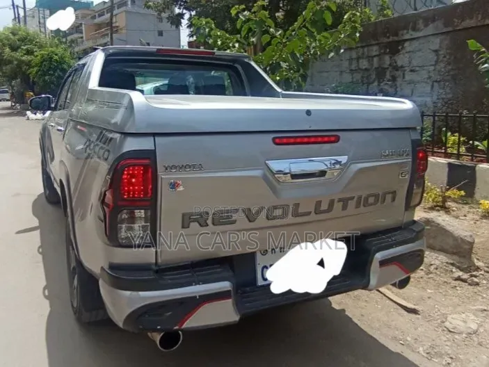Toyota Hilux 2019 Gray