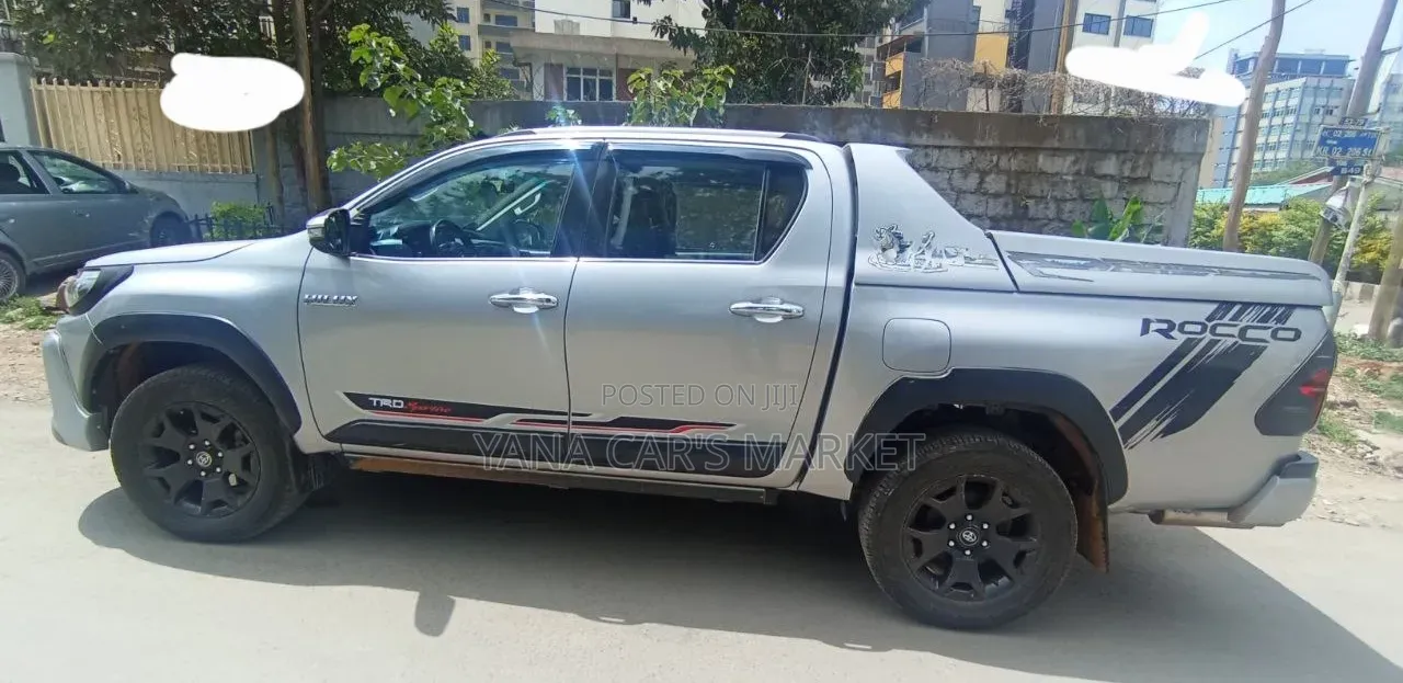 Toyota Hilux 2019 Gray