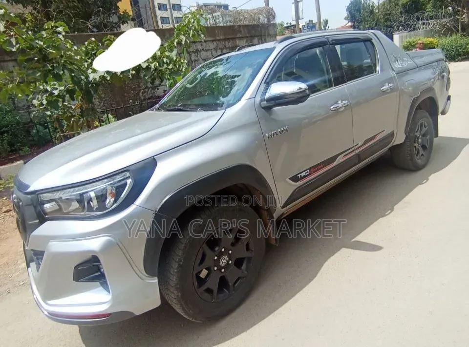 Toyota Hilux 2019 Gray