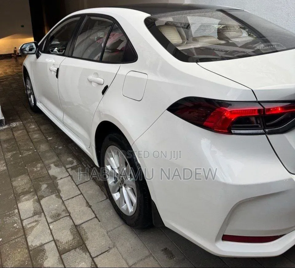 Toyota Corolla 2022 White