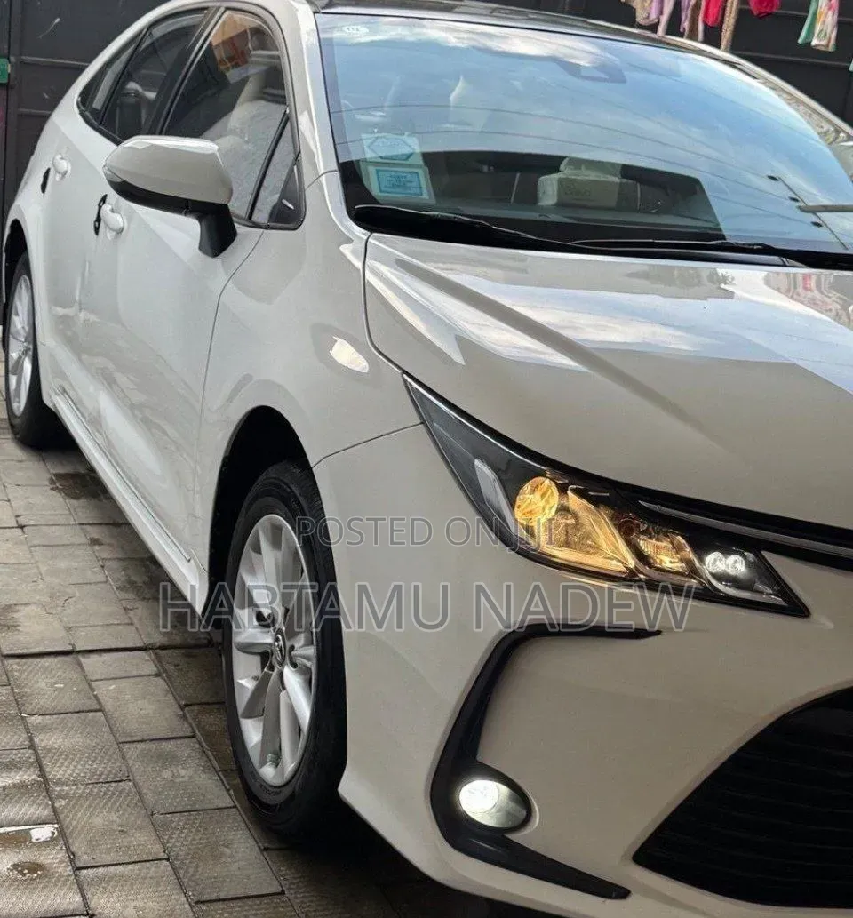Toyota Corolla 2022 White