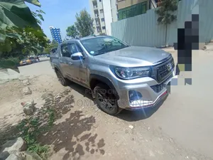 Toyota Hilux 2019 Silver