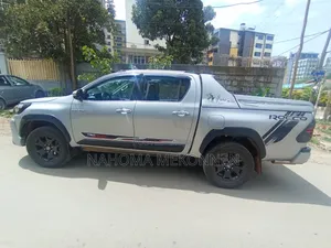 Toyota Hilux 2019 Silver