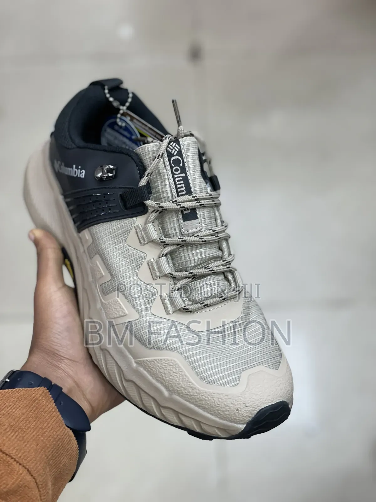 Columbia Vibram Hiking Shoe: Tan Black