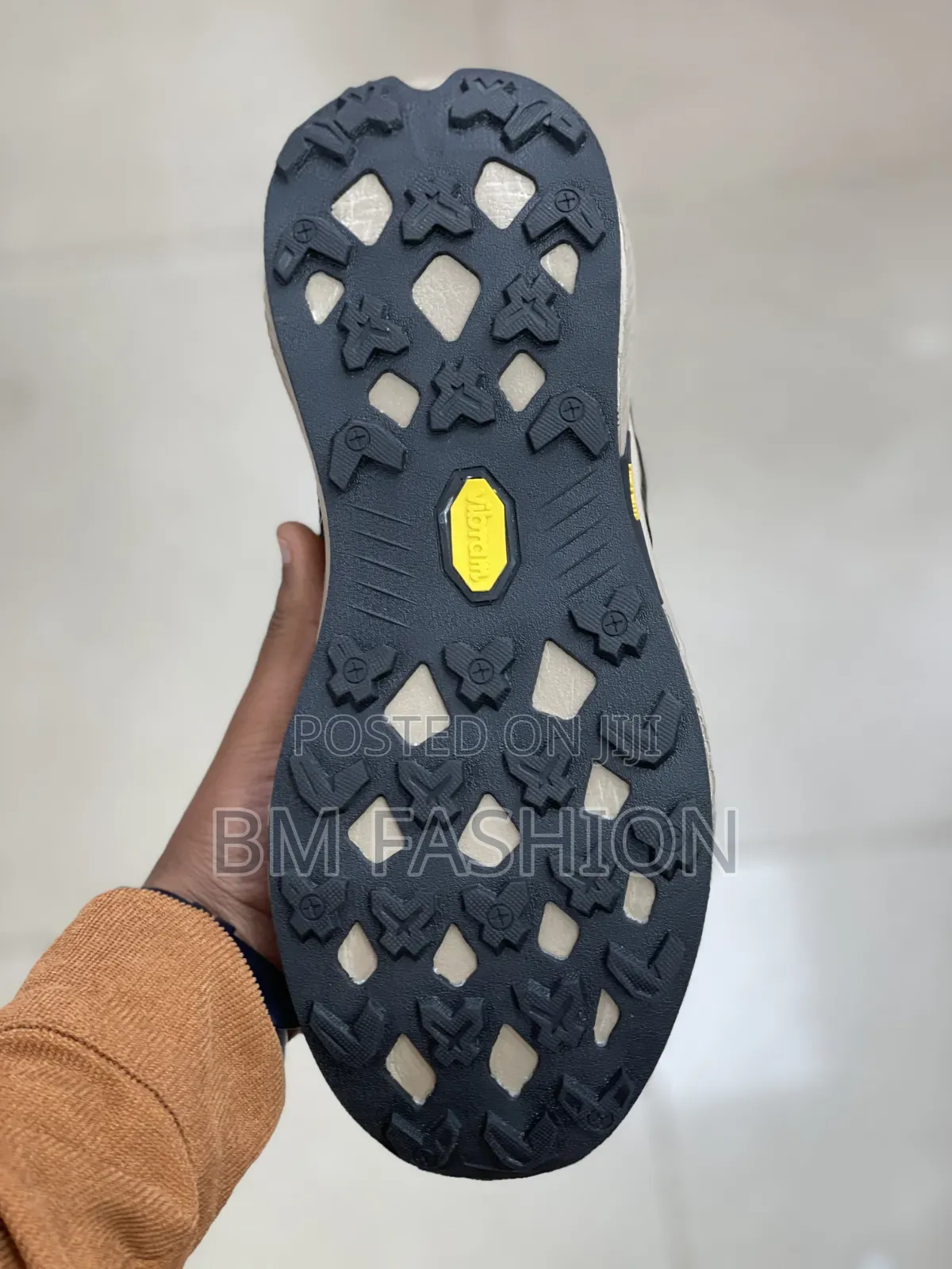 Columbia Vibram Hiking Shoe: Tan Black