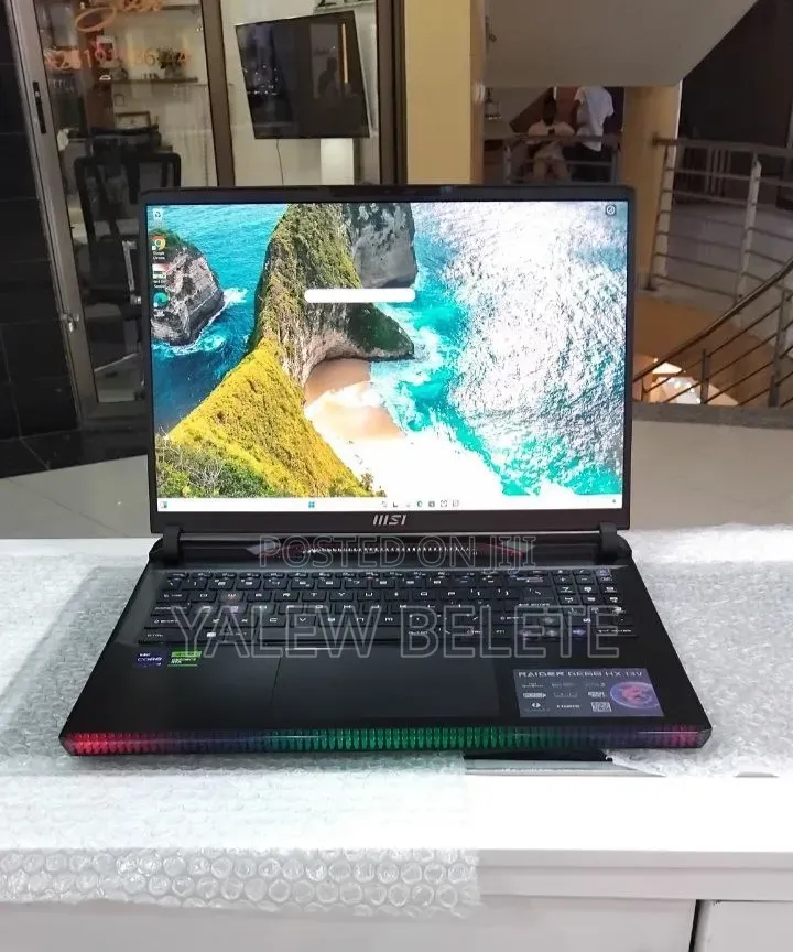 New Laptop MSI Raider GE68HX 13VI-202US 32GB Intel Core i9 SSD 1T