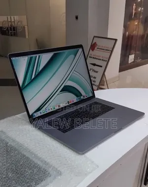 New Laptop Apple MacBook Pro 2017 16GB Intel Core i7 SSD 512GB