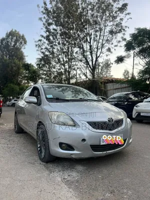 Toyota Yaris 2010 Silver