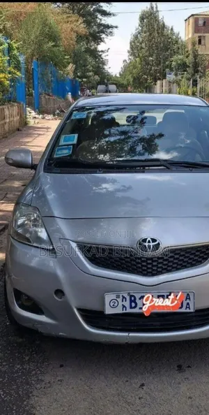Toyota Yaris 2010 Silver