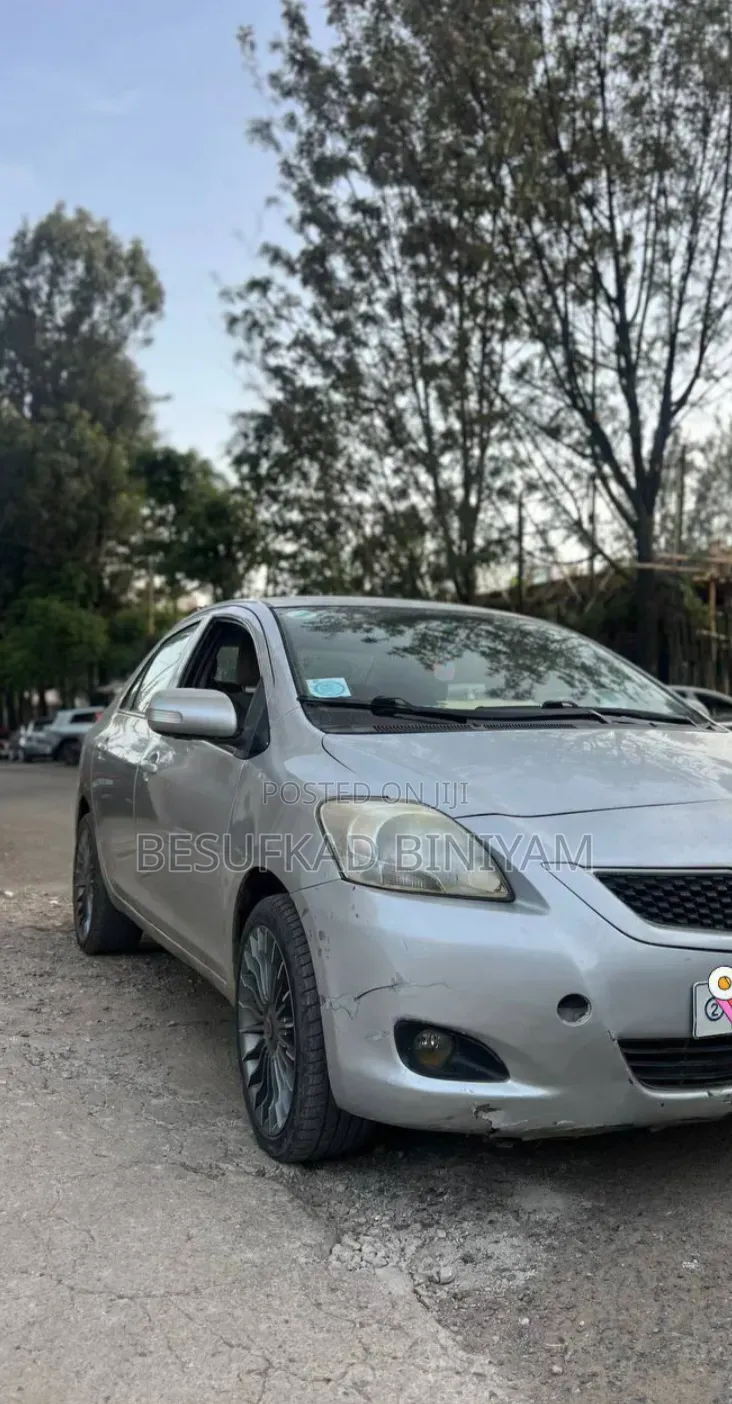 Toyota Yaris 2010 Silver