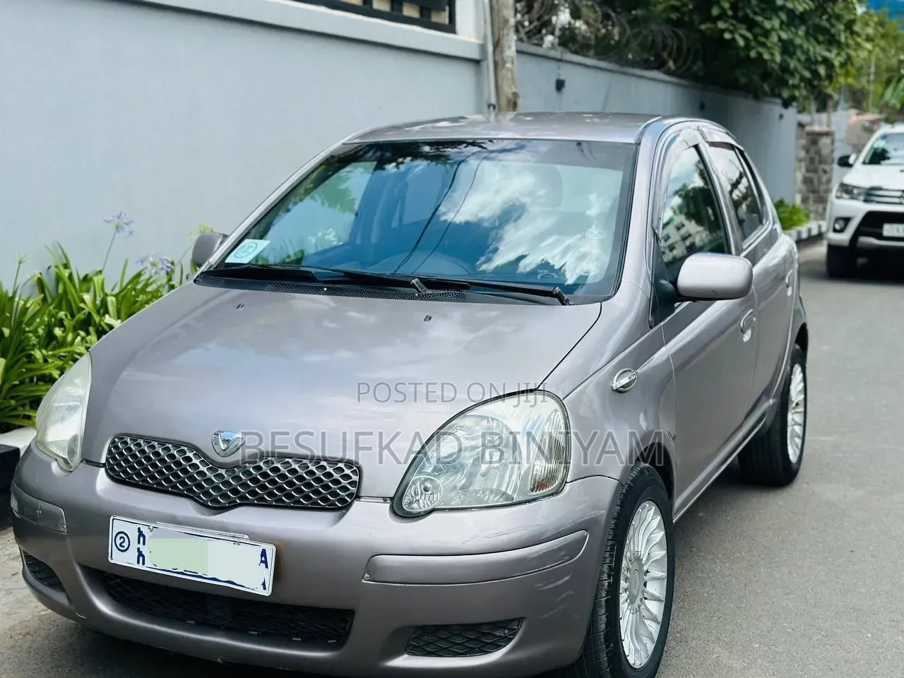 Toyota Vitz 1.0 FWD 3dr 2004 Gray