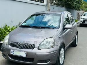 Toyota Vitz 1.0 FWD 3dr 2004 Gray