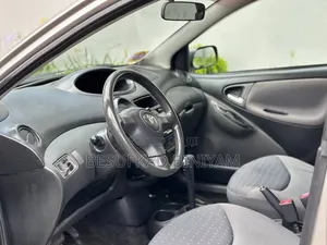 Toyota Vitz 1.0 FWD 3dr 2004 Gray