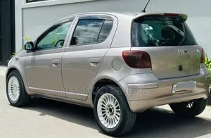 Toyota Vitz 1.0 FWD 3dr 2004 Gray