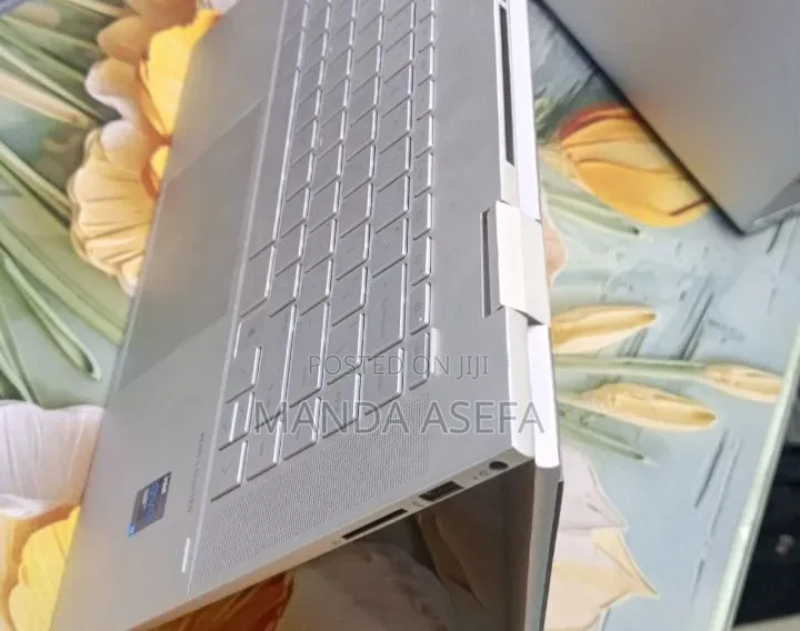 New Laptop HP Envy X360 8GB Intel Core i7 SSD 512GB