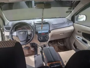 Toyota Avanza 2016 Yellow