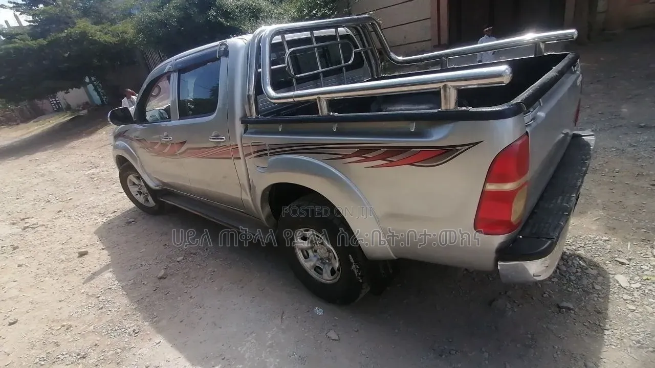 Toyota Hilux 2013 Silver