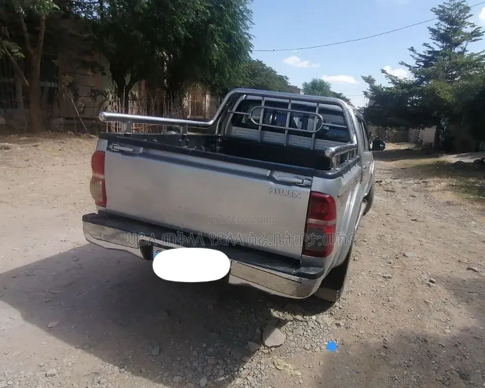 Toyota Hilux 2013 Silver