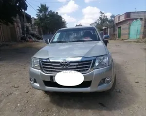 Toyota Hilux 2013 Silver