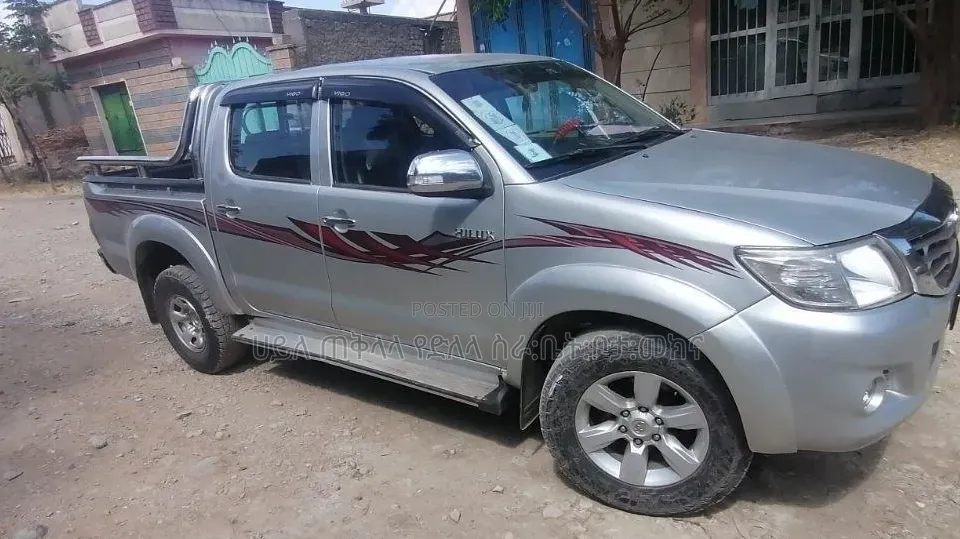 Toyota Hilux 2013 Silver