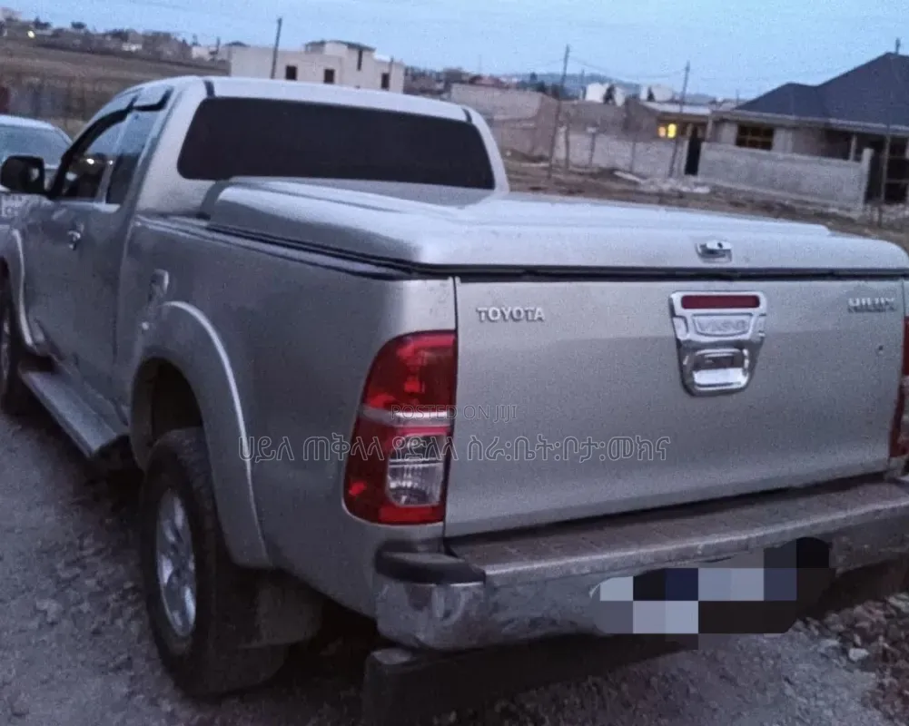 Toyota Hilux 2011 Silver