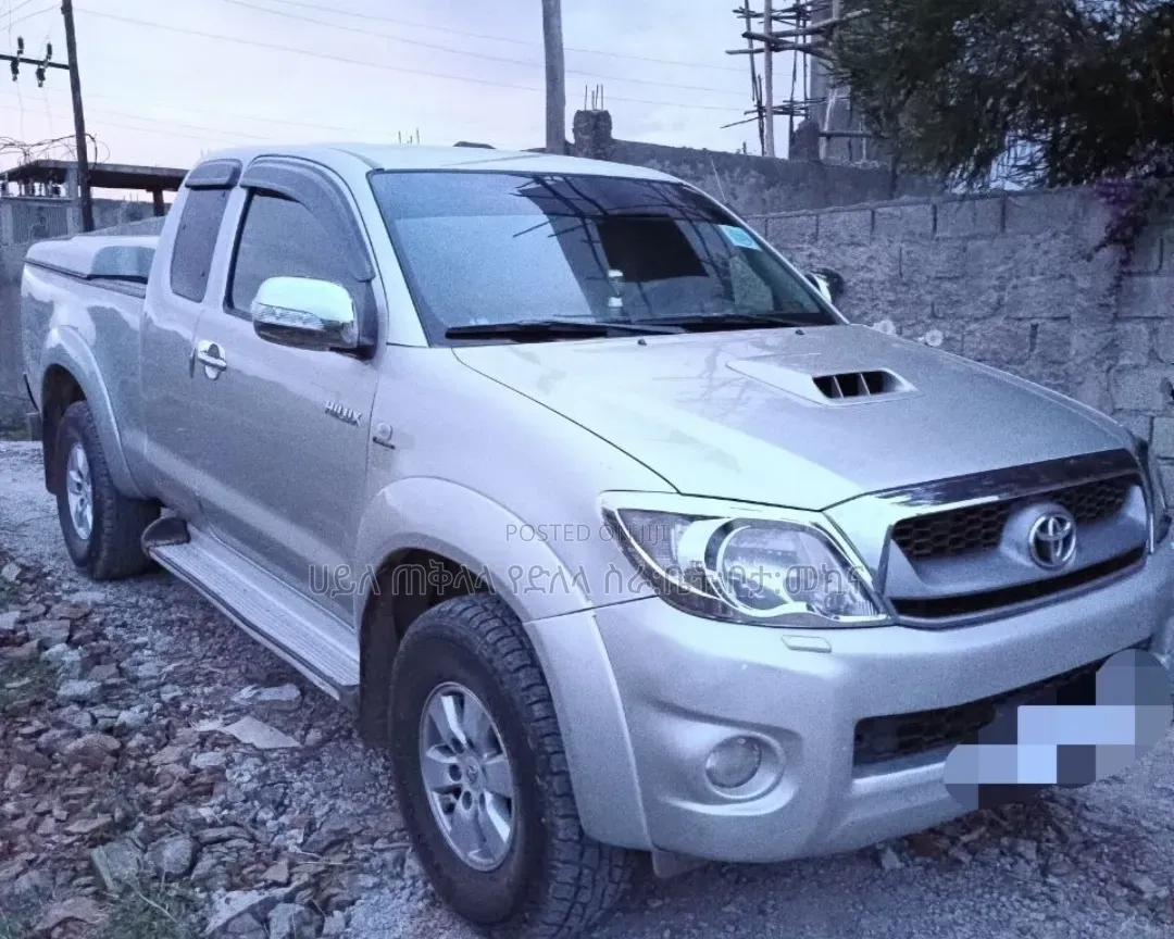 Toyota Hilux 2011 Silver
