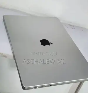 New Laptop Apple MacBook Air 2024 M3 15-inch 24GB Apple M3 SSD 512GB