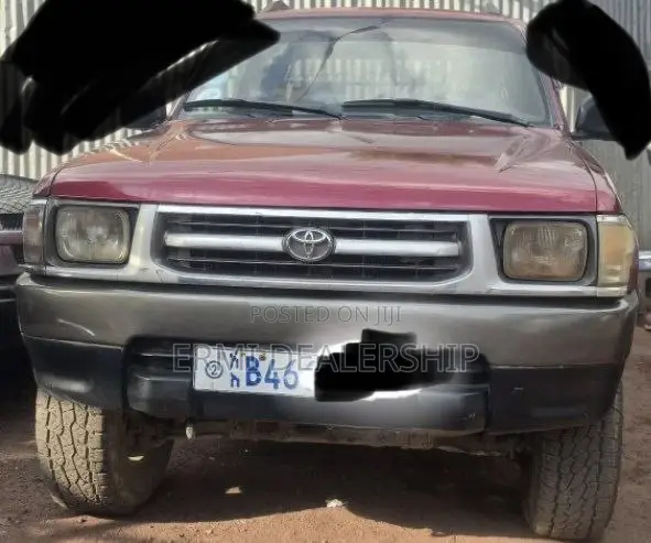Toyota Hilux 2001 Brown