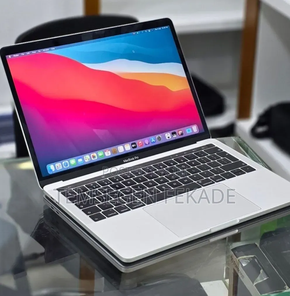 New Laptop Apple MacBook Pro 2019 16GB Intel Core i7 SSD 256GB