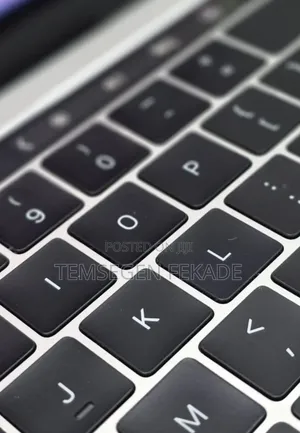 New Laptop Apple MacBook Pro 2019 16GB Intel Core i7 SSD 256GB