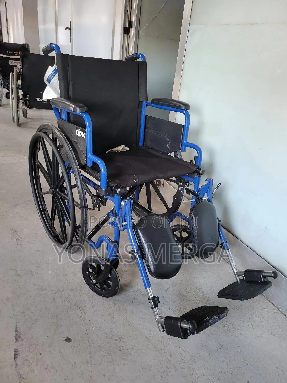 Comfortable Wheelchair凹三offering Both Durability Comfort.Its Padded