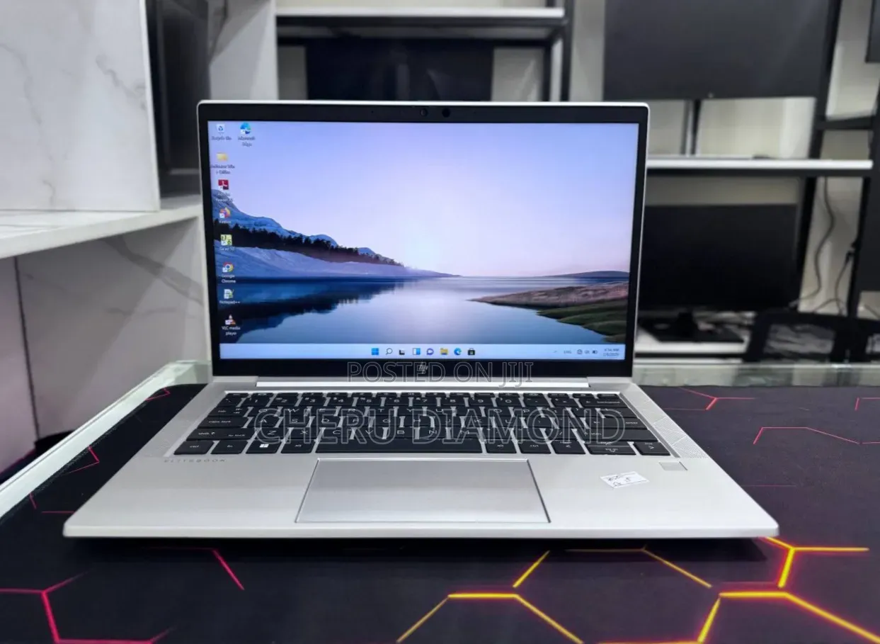 New Laptop HP EliteBook 830 G8 16GB Intel Core i7 SSD 512GB