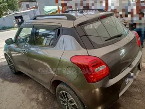 Suzuki Swift 2022 Silver