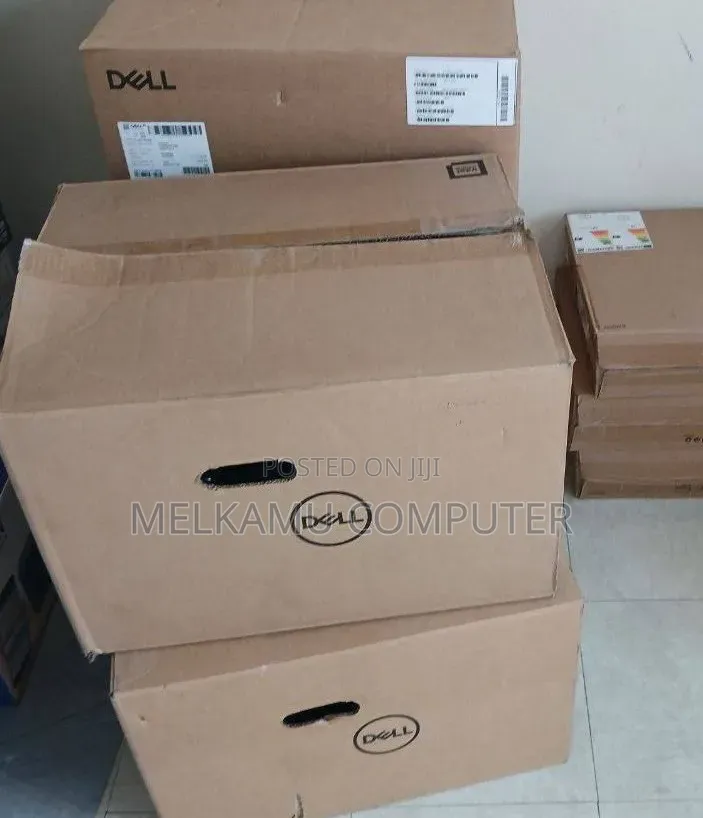 New Laptop Dell Pro Max 14 8GB Intel Core i5 SSD 512GB