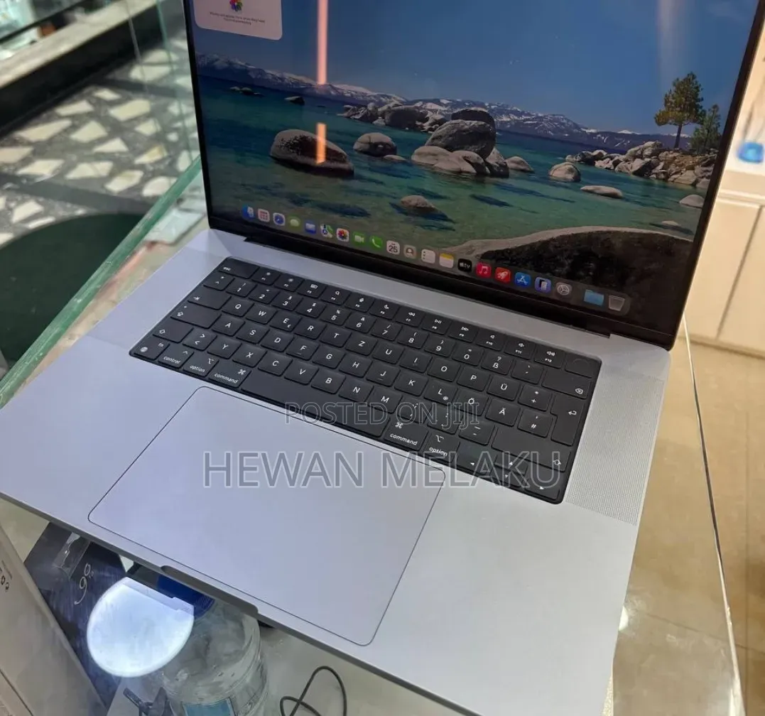 New Laptop Apple MacBook Pro M1 16GB Apple M1 Pro SSD 512GB