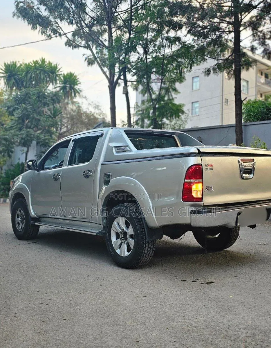 Toyota Hilux 2013 Silver