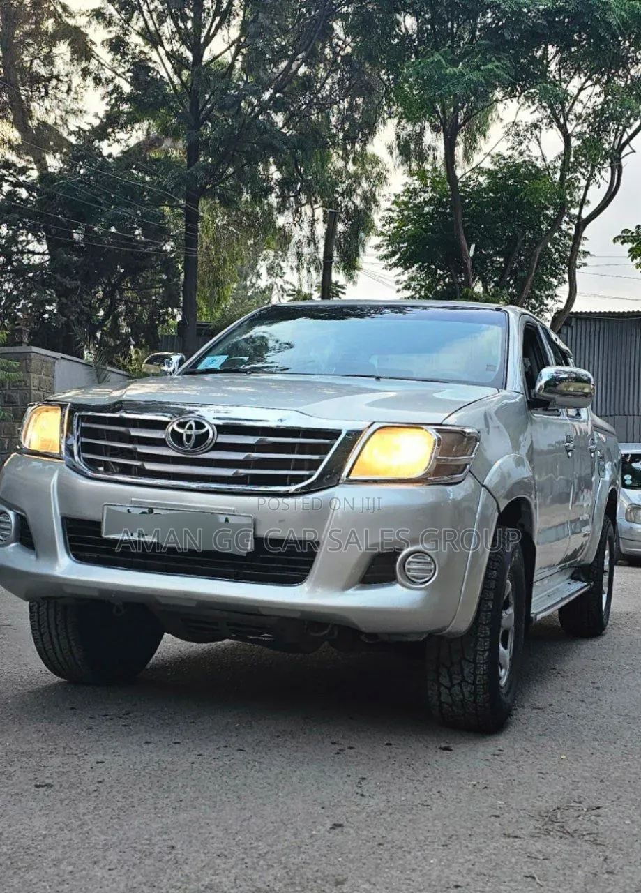 Toyota Hilux 2013 Silver