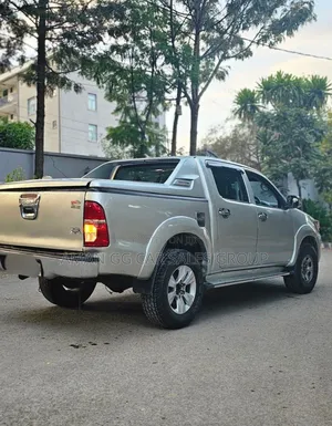 Toyota Hilux 2013 Silver