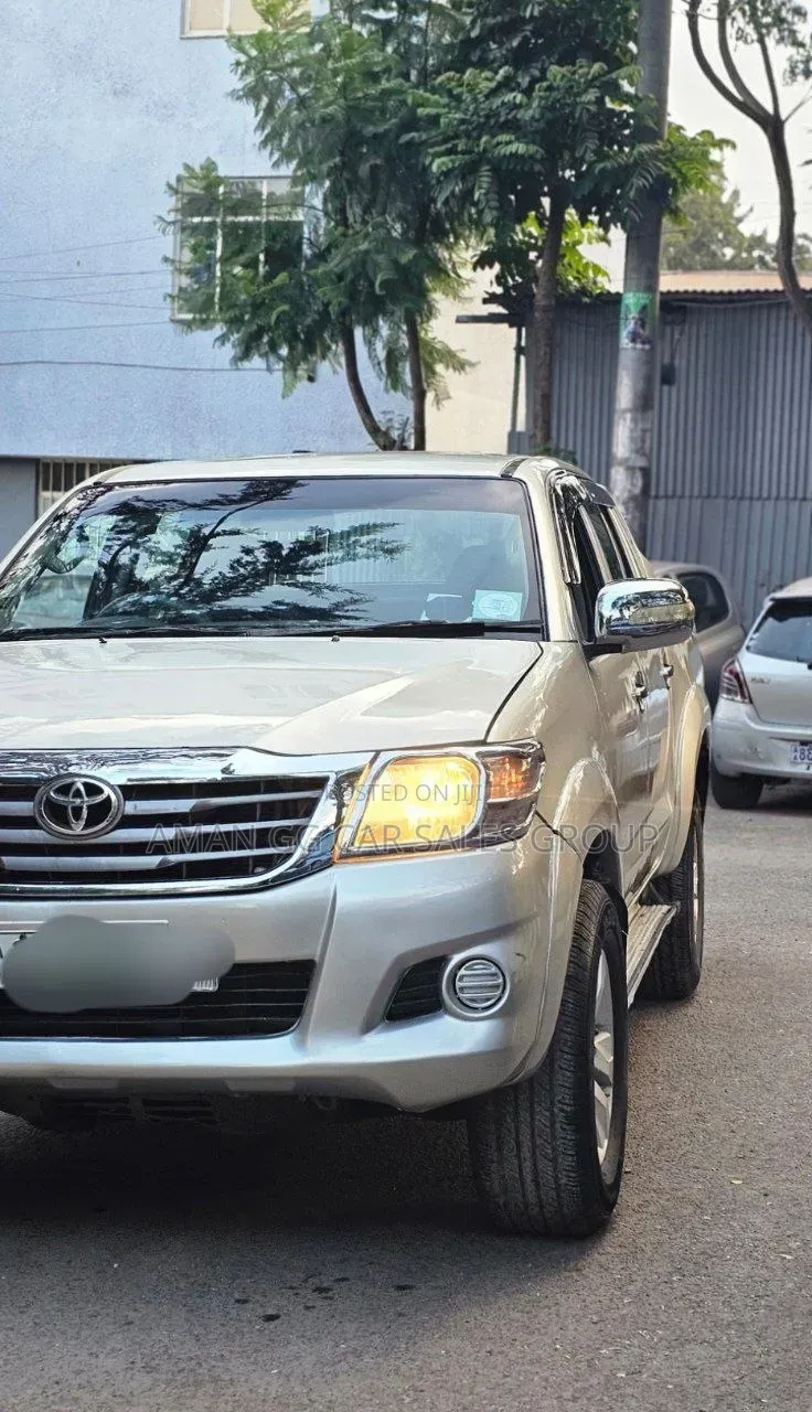 Toyota Hilux 2013 Silver