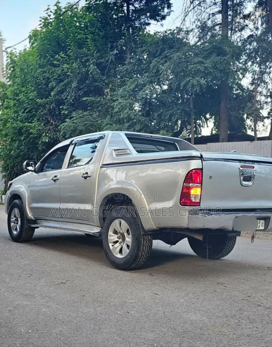Toyota Hilux 2013 Silver