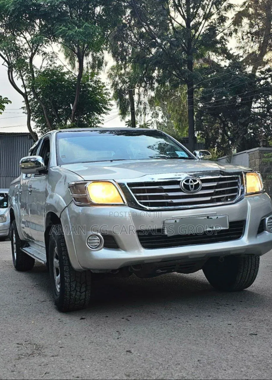 Toyota Hilux 2013 Silver